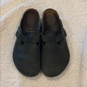 Black leather Boston Birkenstock’s!!! Size 40